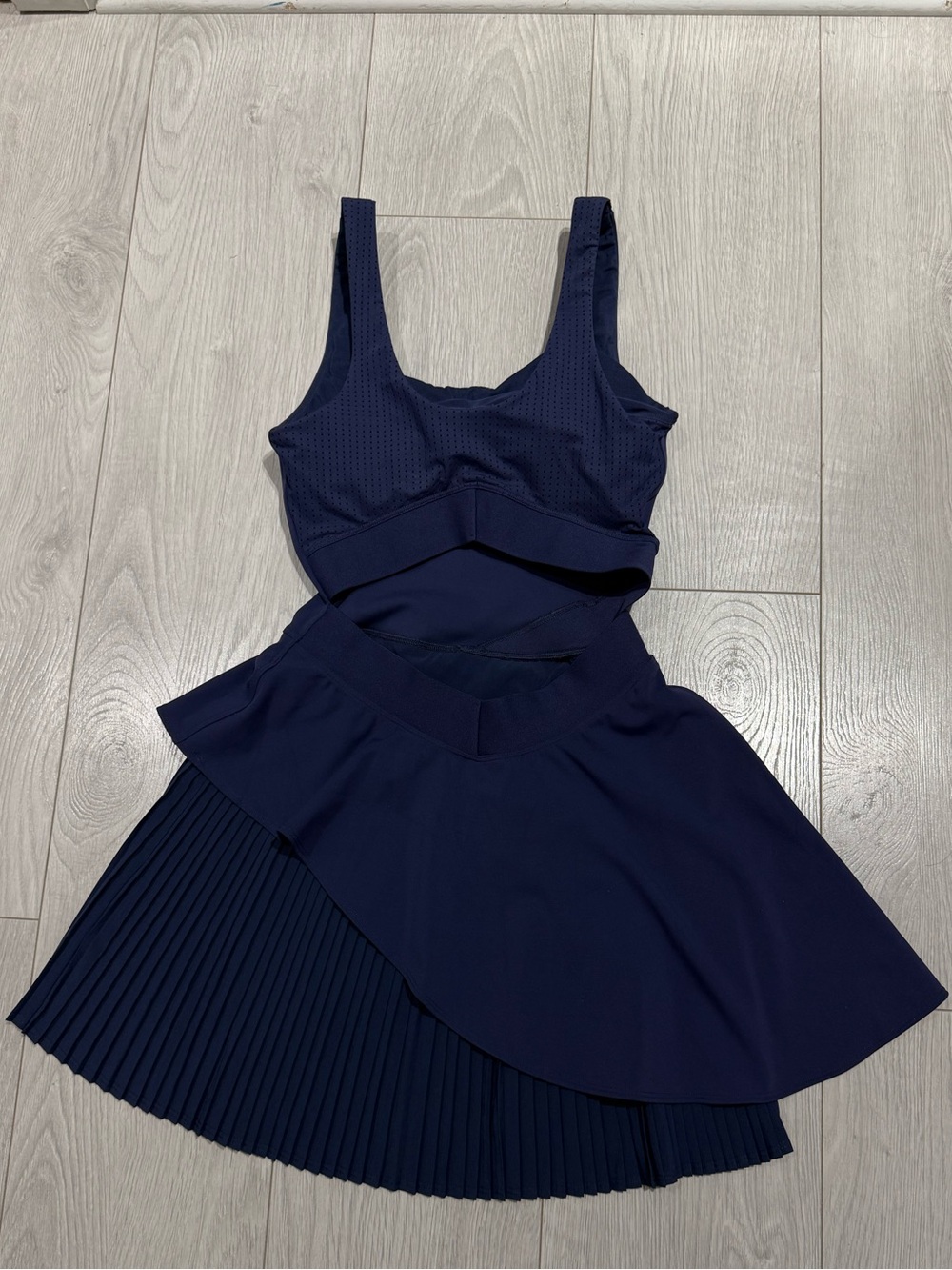 Lululemon scoop-neck pleated tennis dress - Picture 3 of 10